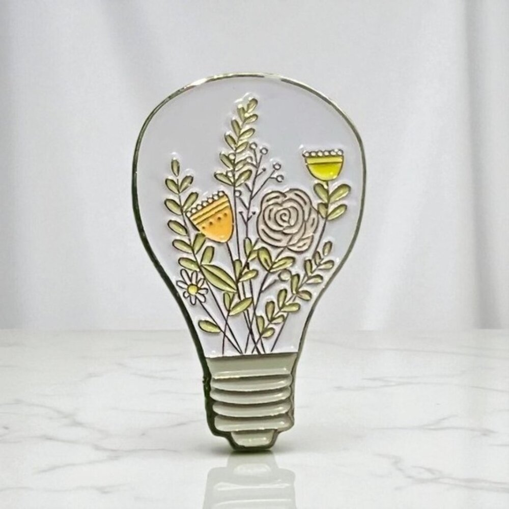 ❤️ 5/$18 - Light Bulb Enamel Pin